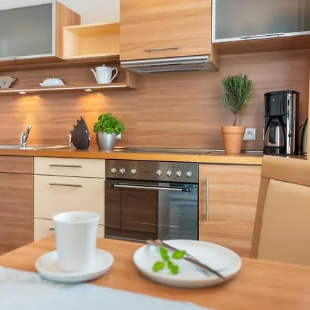 Apartment Strandhaus Aurell, Whg 14 Seitl Meerblick *
